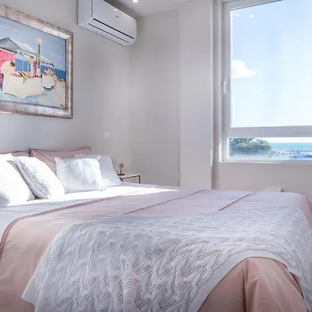 Atico Puerto Sol شقة